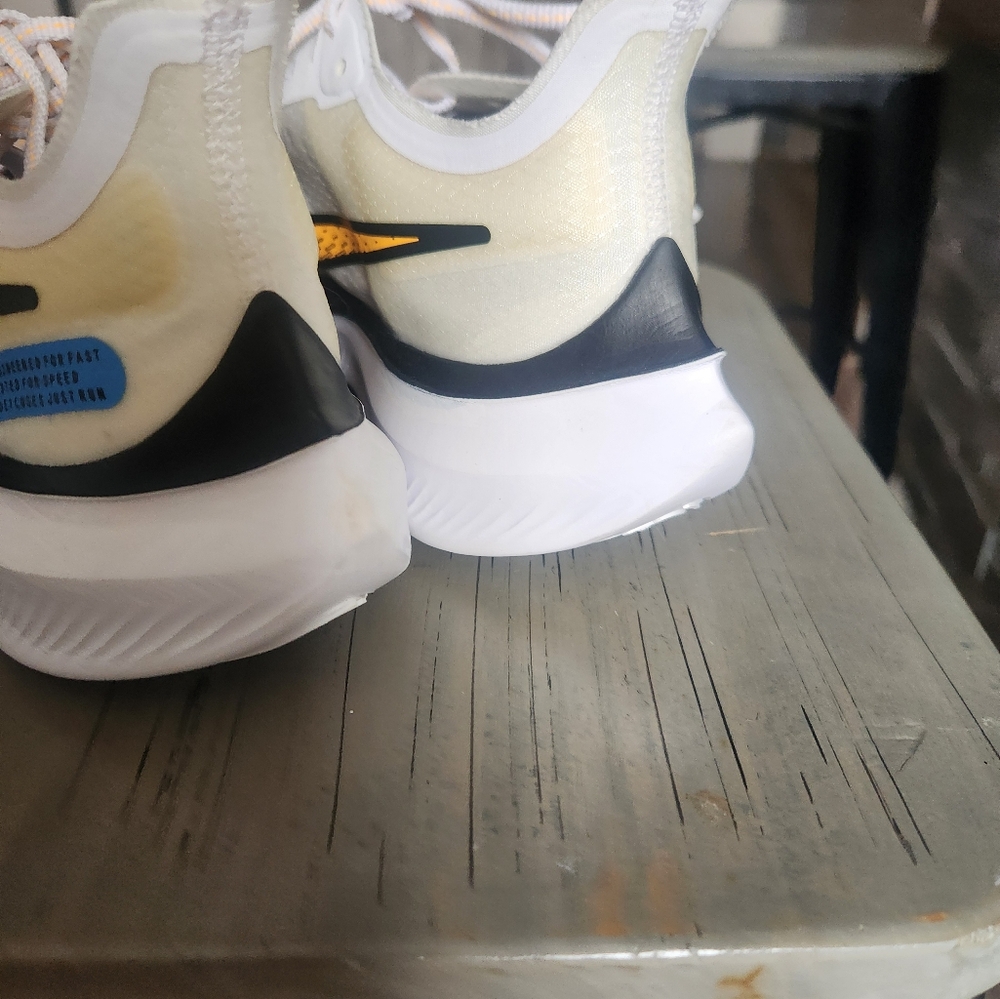 NWOT Nike Zoom Gravity Men's Running Shoes - White and Black - Picture 10 of 16